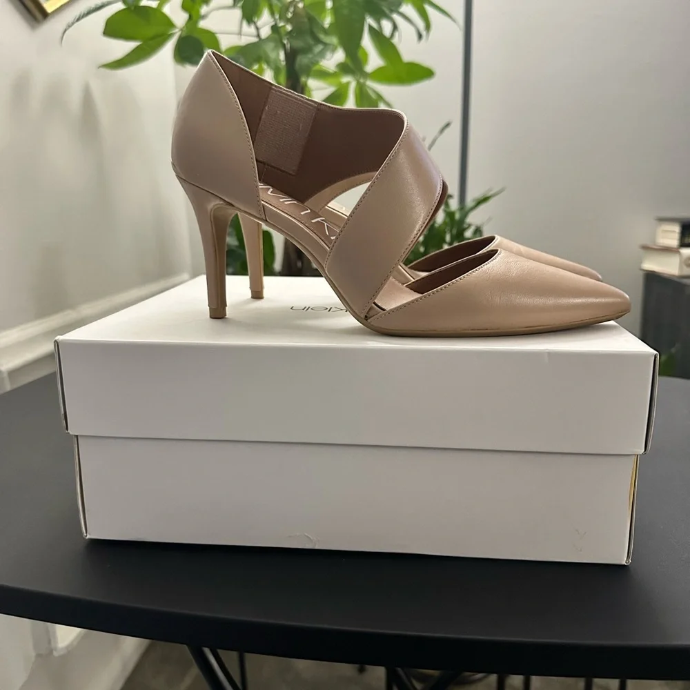 Calvin Klein Gella Nappa heels in Desert Sand Pumps